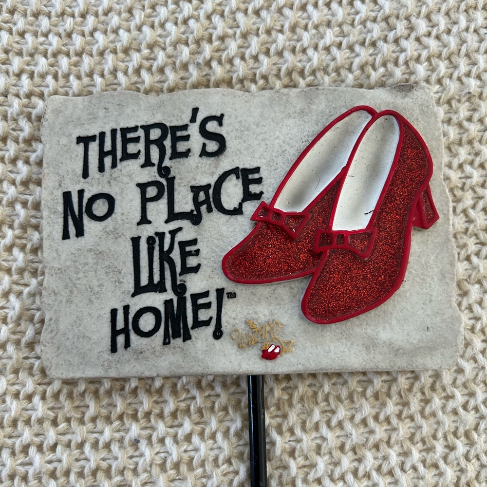 Great front house entrance - super unique for those who like to impress